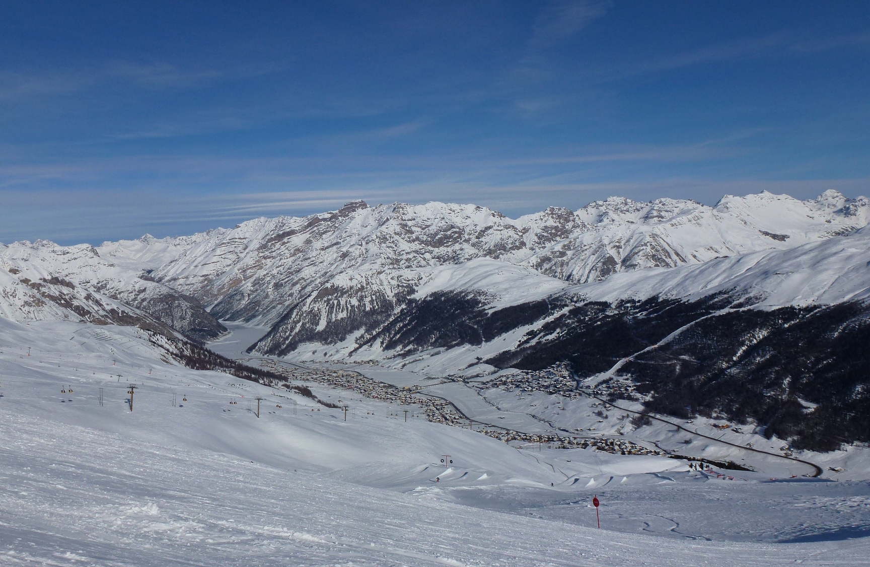 Panorama invernale sulle montagne e sulle piste di Livigno