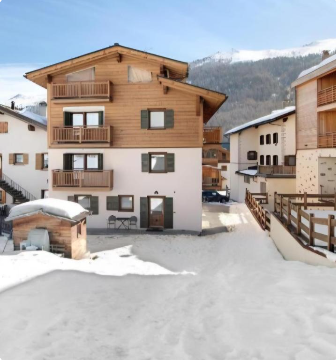 Un’altra vista dell’edificio di famiglia nella neve